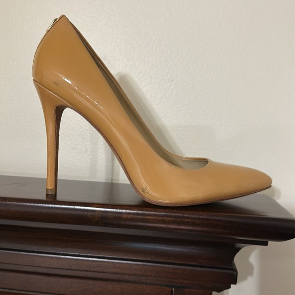 COACH 9B Tan Patent Leather Heels Pumps - Picture 3 of 16